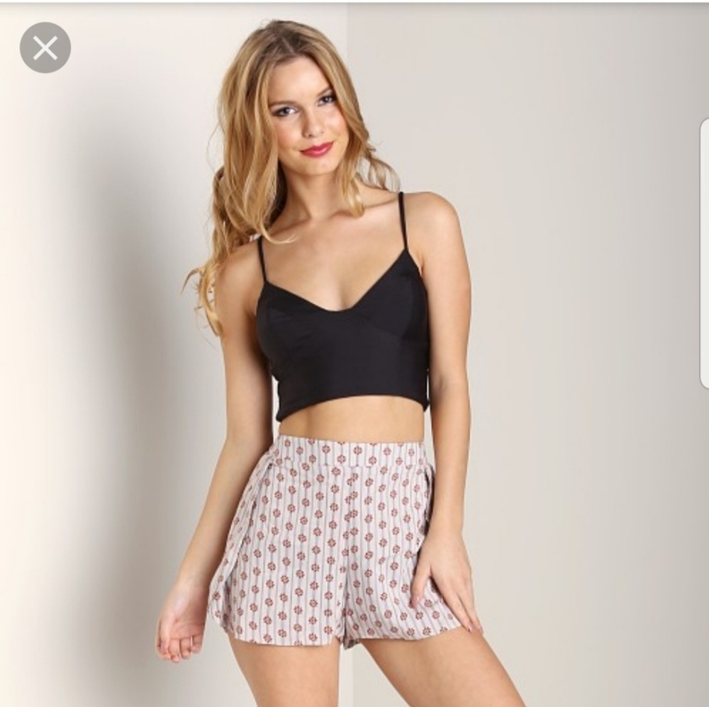 Tori Paver Size 2 (med) set button up shorts & top